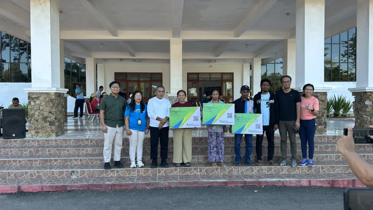 Penyerahan Donasi Iuran BPJS Ketenagakerjaan untuk Pekerja Rentan Sektor Informal oleh Pemerintah Kabupaten Manggarai Barat dan WeCare.id serta The Equity Initiatives | Empower by amartha