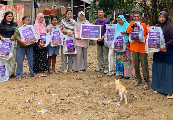 Amartha Empower Salurkan Bantuan untuk Warga Terdampak Banjir Padang | Empower